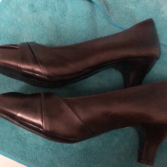 Hush Puppies Soft Style Pewter-tone Pumps - Picture 4 of 9